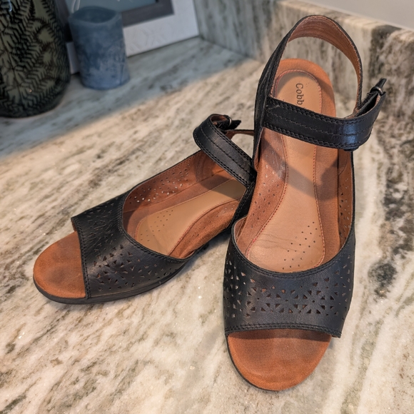 Cobb Hill Black Sandals with Low Heel - Picture 2 of 6